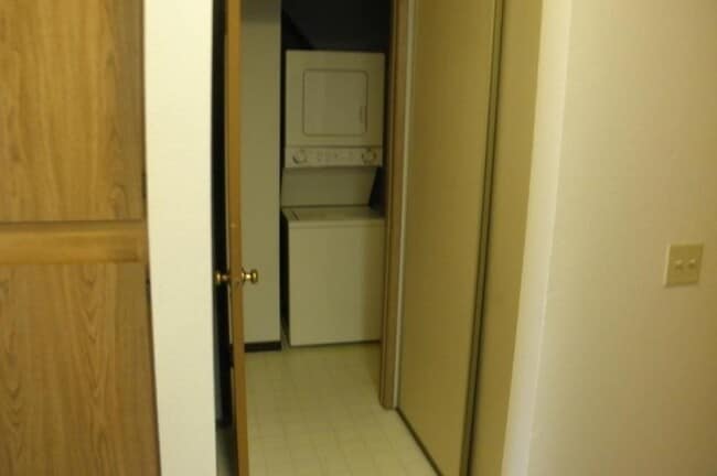 Photo - Lakeview Court Apartments