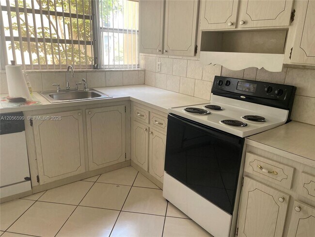 Photo - 940 NE 199th St Unit 209
