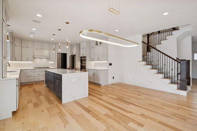 Photo - Luxurious 5-Bed/5 Baths, Granite & 3 Car Garage
