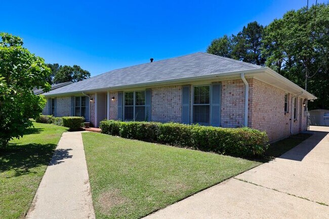 4 Bedroom Montgomery Home - 4 Bedroom Montgomery Home