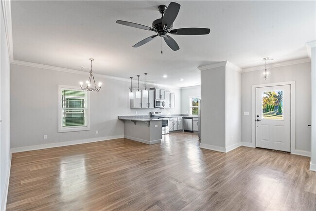 Photo - 913 NE Hts Ln