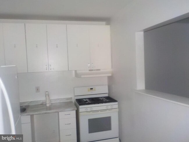 Photo - 569 N 58th St