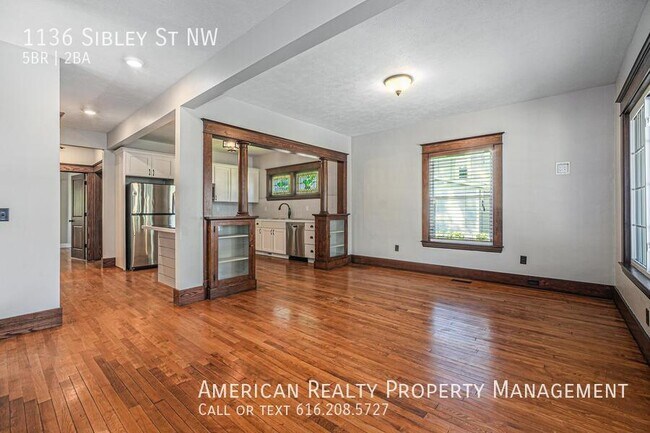 Photo - 1136 Sibley St NW