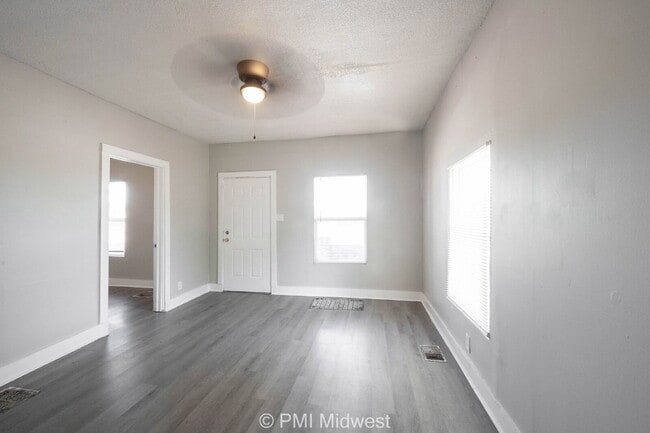 Photo - 445 W 29th St