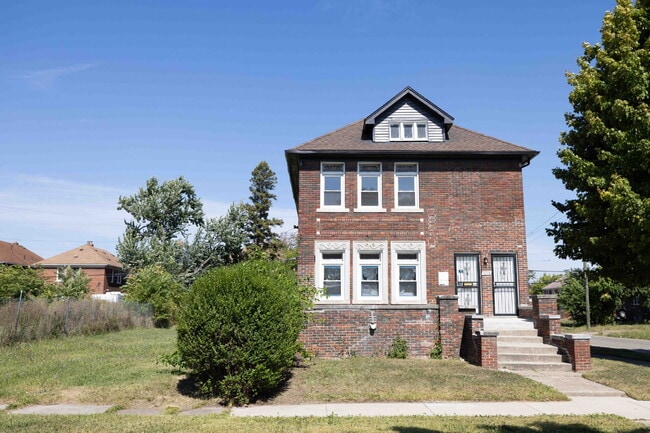 Building Photo - Stylish, Updated & Ready to Call Home Unit 1