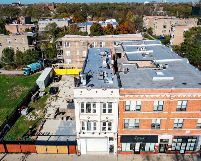 Building Photo - 2838 W Roosevelt Rd Rental