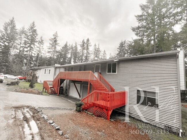 Building Photo - Spacious Duplex with Covered Porches & Garage