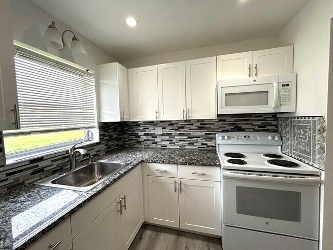 Photo - 2723 Dudley Dr W