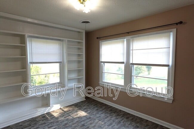 Photo - 2927 Noland St