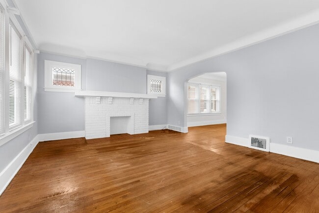 Photo - 966 Beaconsfield Ave Unit 964