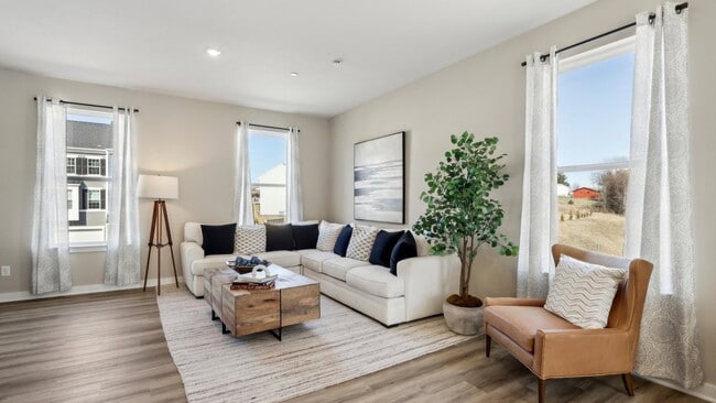 Photo - 695 Olivia St