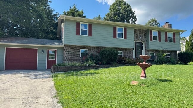 Building Photo - 1305 Ridgeway Cir
