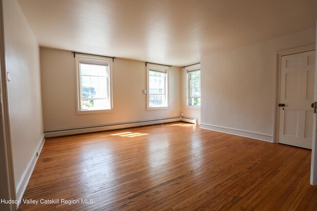 Photo - 109 St James St