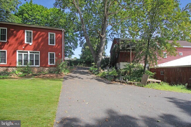 Photo - 64 Beulah Rd Unit 4