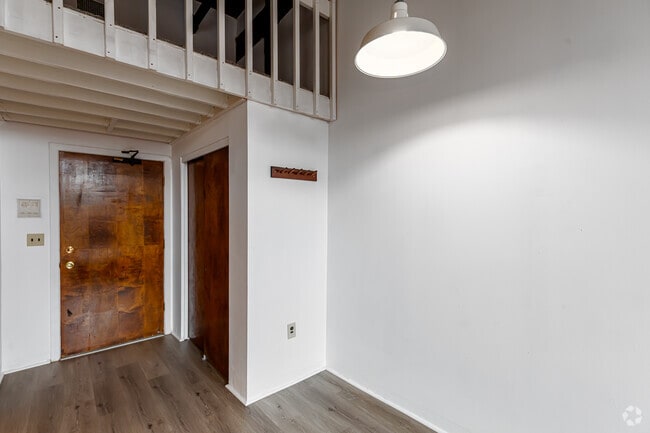 Studio With Loft - Dining Area