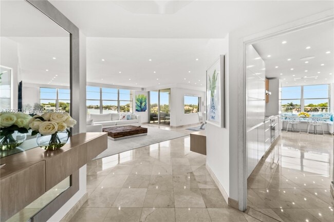 Photo - 5640 Collins Ave Unidad 4D
