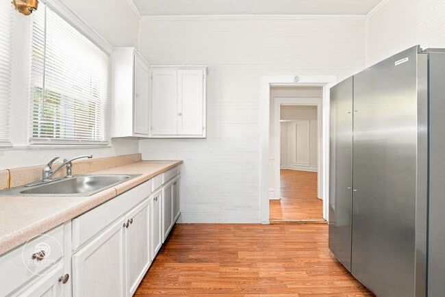 203 N Broome St Unit B