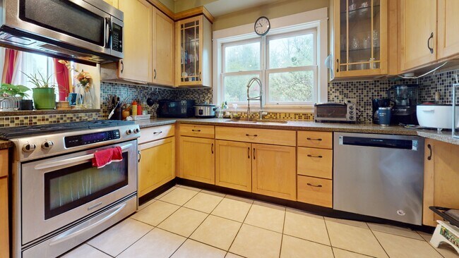 Photo - 175 E King Rd