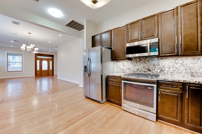 Photo - 401 Willard St