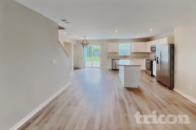 Photo - 2412 Solomon Ln