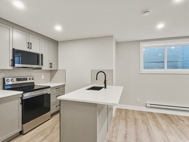 Photo - 2618-26128 28 Ave SW