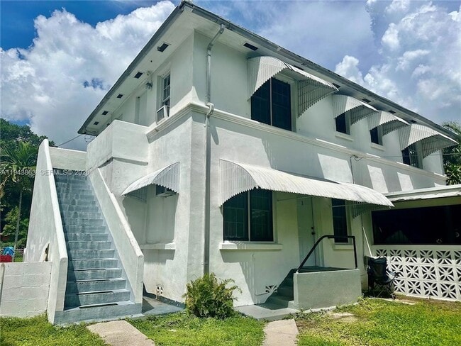 Building Photo - 1260 NE 115th St Unit 2