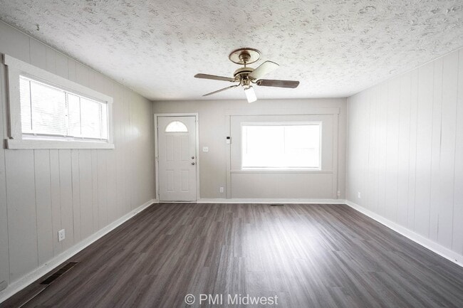 Photo - 3748 N Hawthorne Ln