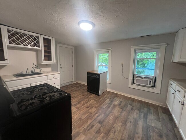 Photo - 10 Cayton St