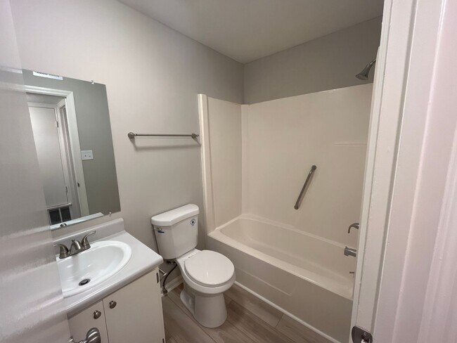 Photo - Magnolia Gardens