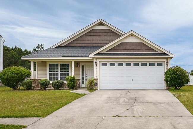 Building Photo - Three Bedroom House with Gated Backyard
