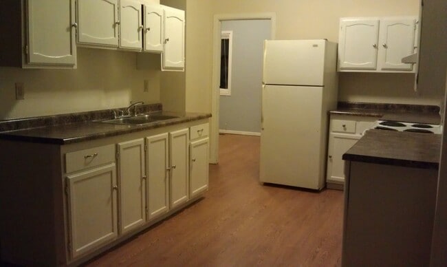 Photo - 215 W 31st St