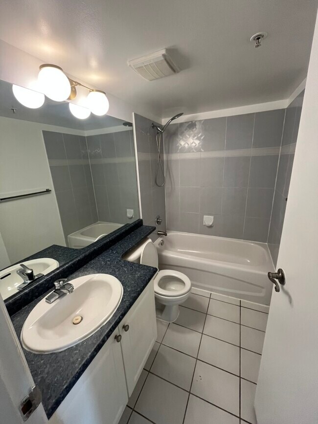 Photo - 1278 Granville St