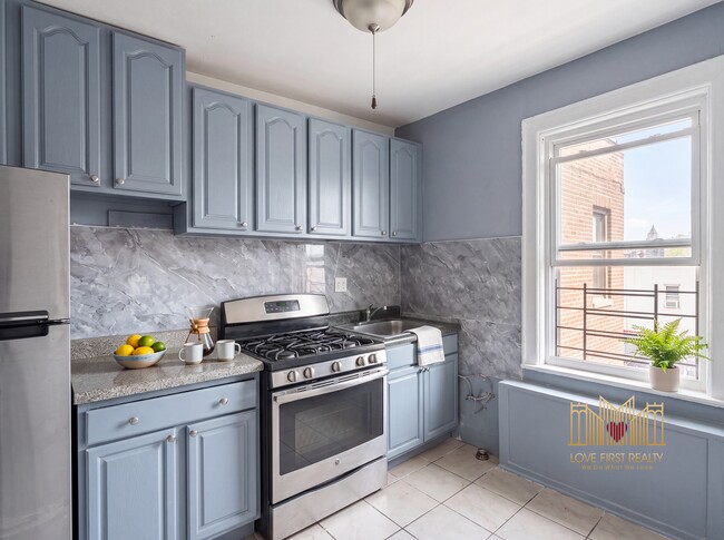 Photo - 640 E 239th St Unit 1R