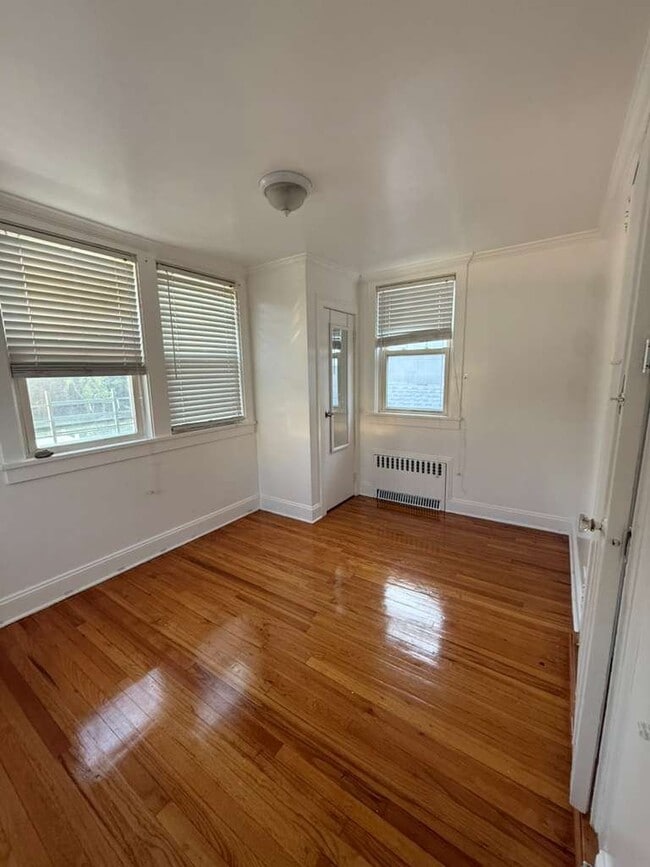 Photo - 290 Roberts Ave