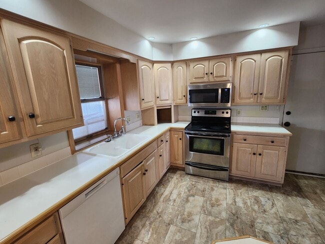 Photo - 3 Bedroom 2 Bath House in Rock Island