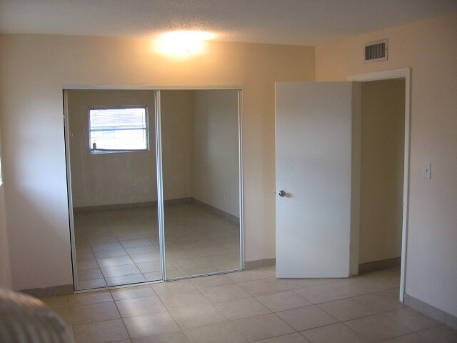 Bedroom - Golf Meadow Apartments