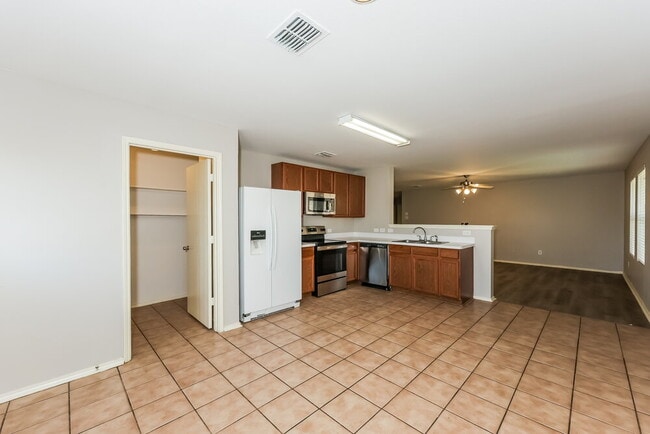 Photo - 1017 Maidenhair Ln