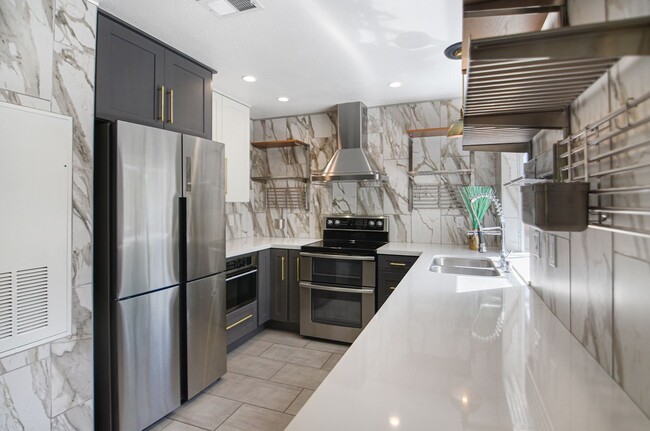 18 Corniche Dr