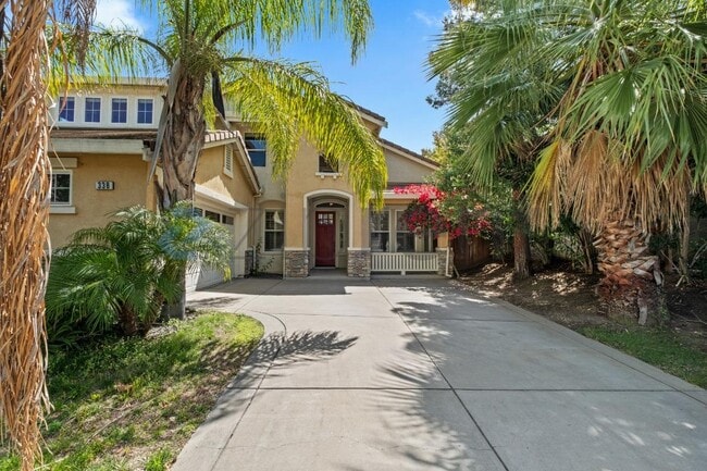 Photo - 338 Roundhill Dr