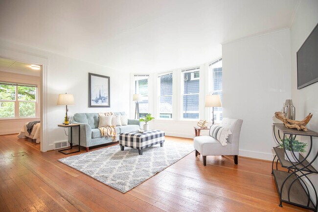 Photo - 1130 18th Ave E