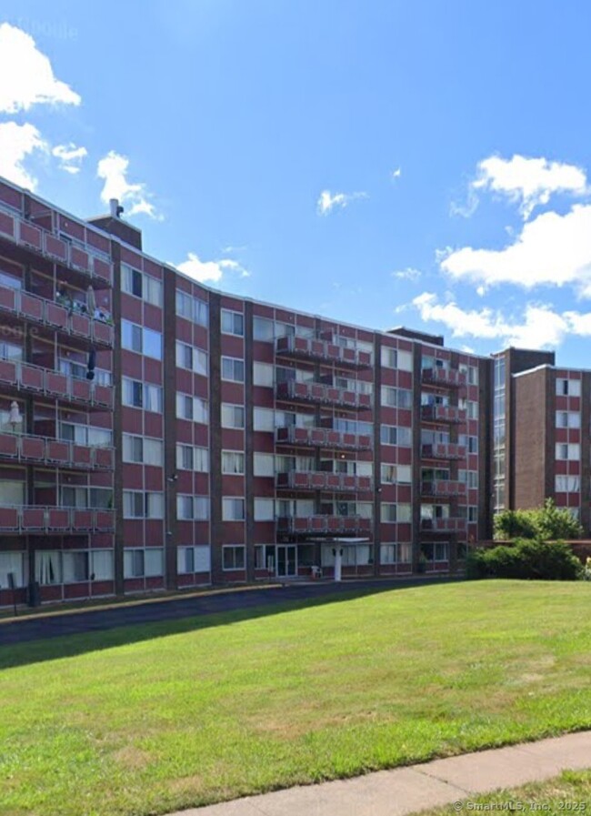 Building Photo - 1310 Berlin Tpke Unit APT 517