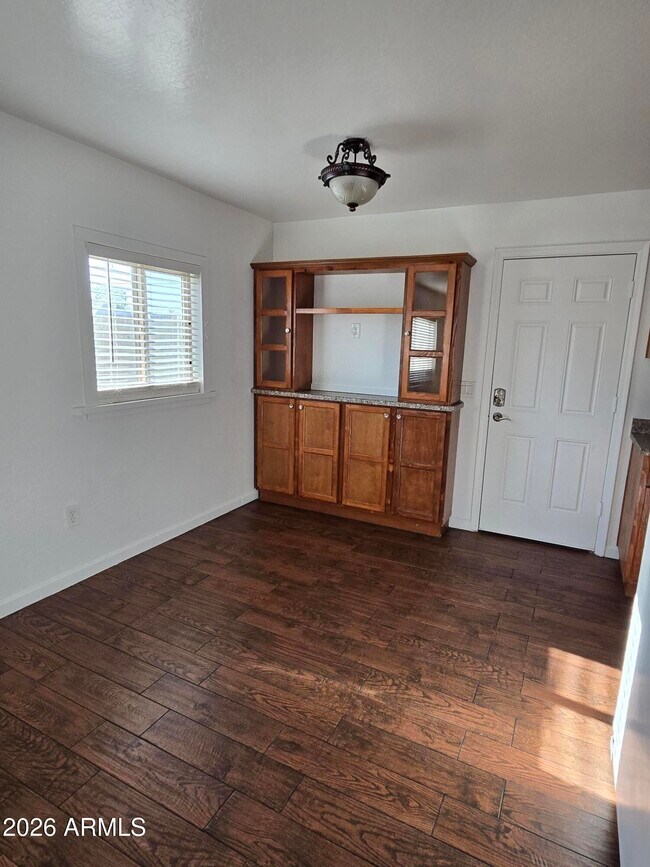 6 E Hill Dr