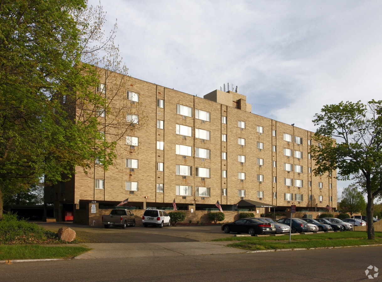 The Diplomat - The Diplomat Apartments