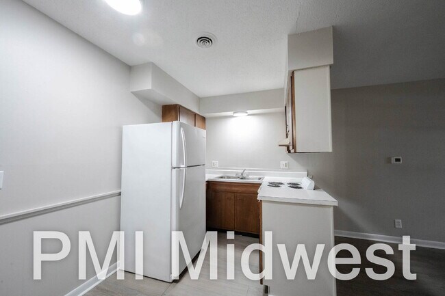 Photo - 323 E 8th St Unit B