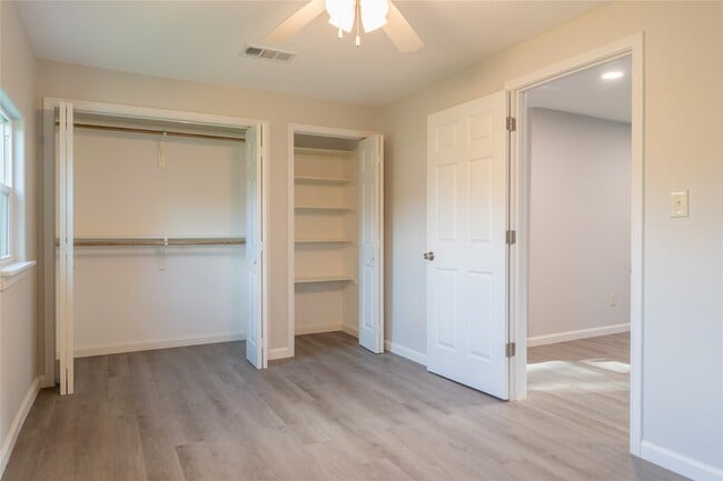 Building Photo - 134 E Bernard St Rental