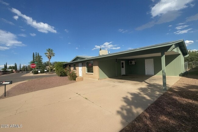 Building Photo - 5030 E Evergreen Dr Rental