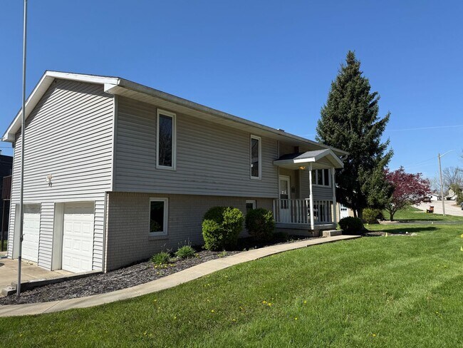 Photo - 3 BR / 3 BA Single-family home near Ellettsville