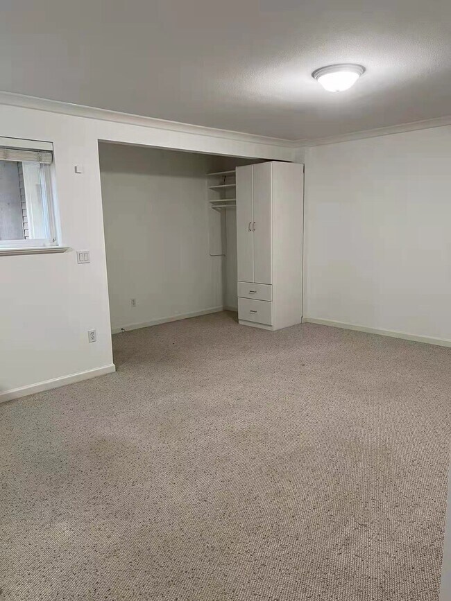 Photo - 13167 14A Av