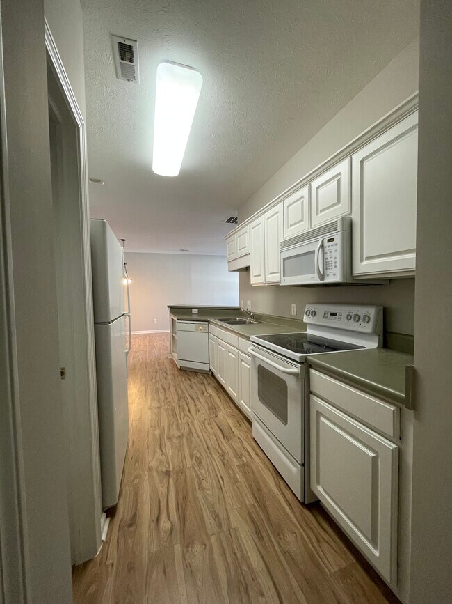 Kitchen - 2315 Colfax Ln