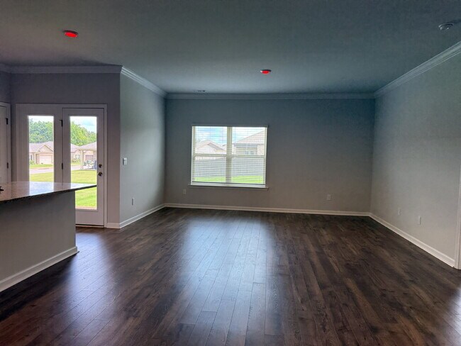 "Charming 3-Bedroom Retreat with Granite Elegance in Huntsville!"